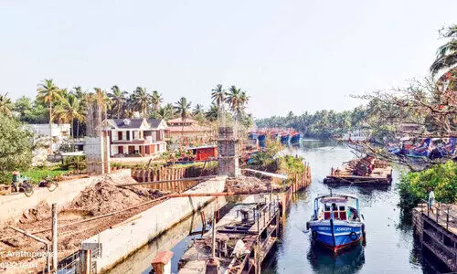 ഉറപ്പ് തരാതെ തൃക്കുന്നപ്പുഴ പാലം പൊളിക്കാൻ അനുവദിക്കില്ലെന്ന് ജനപ്രതിനിധികൾ