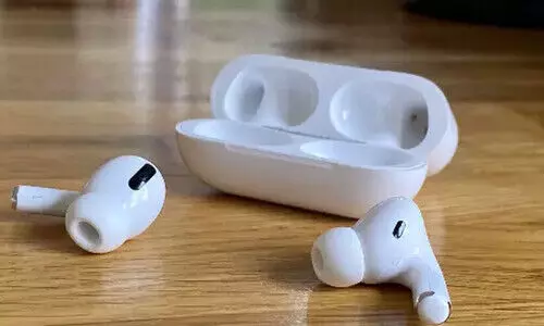 വിറ്റമിൻ ഗുളികയെന്ന് തെറ്റിദ്ധരിച്ച് യുവതി എയർപോഡ് വിഴുങ്ങി