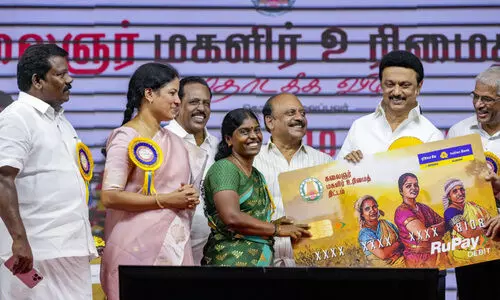 തമിഴ്നാട്ടിൽ ഗൃഹനാഥകൾക്ക് പ്രതിമാസം 1000 രൂപ