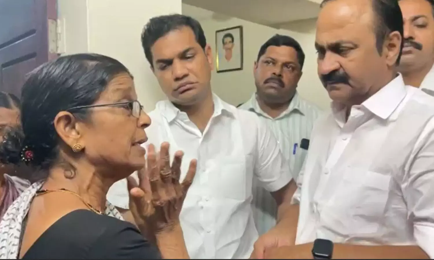 വായ്പാ ആപ്പുകളെ കുറിച്ച് പൊലീസ് ഗൗരവത്തില്‍ അന്വേഷിക്കണമെന്ന് വി.ഡി സതീശൻ