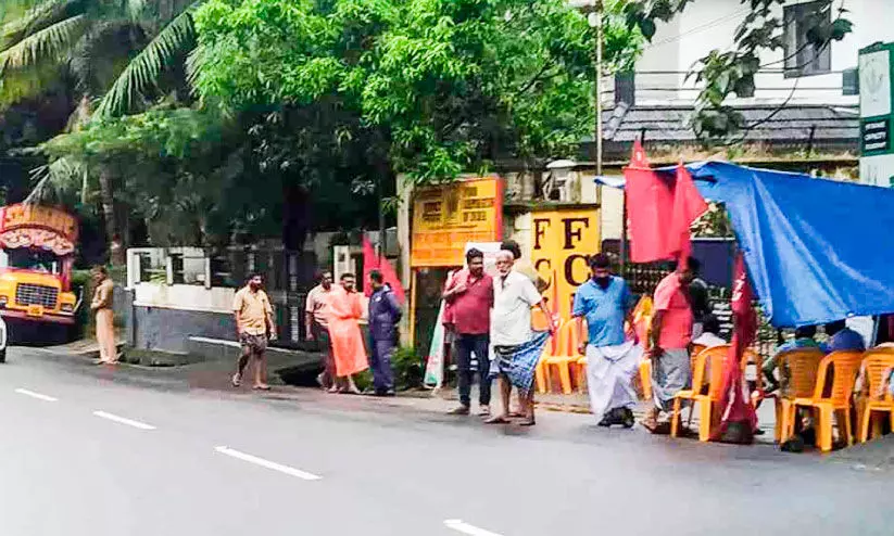 അട്ടിമറി കൂലിത്തർക്കം; എഫ്‌.സി.ഐ ഗോഡൗണിൽ ലോഡ്​ ഇറക്കുന്നത്​ സി.ഐ.ടി.യു തടഞ്ഞു