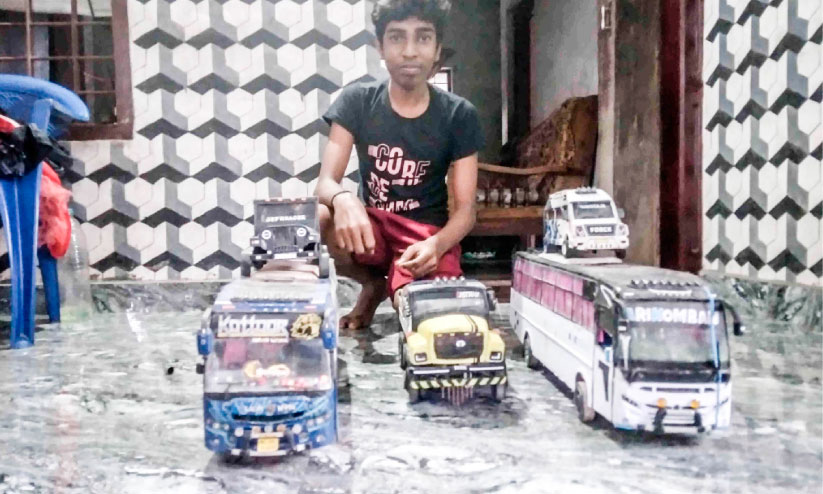 ഒറിജിനലിനെ വെല്ലും അനന്തകൃഷ്ണന്‍റെ ടൂറിസ്റ്റ് ബസുകൾ | Ananthakrishnan's ...