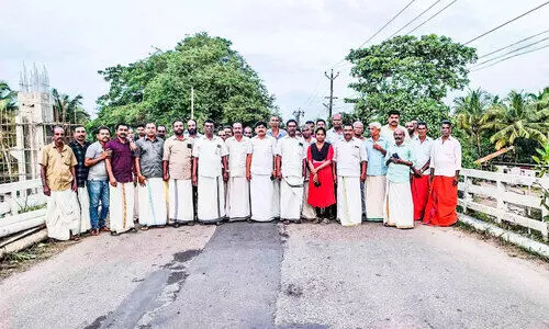 തൃക്കുന്നപ്പുഴ പാലം പൊളിക്കെതിരെ പ്രതിഷേധം ശക്തം