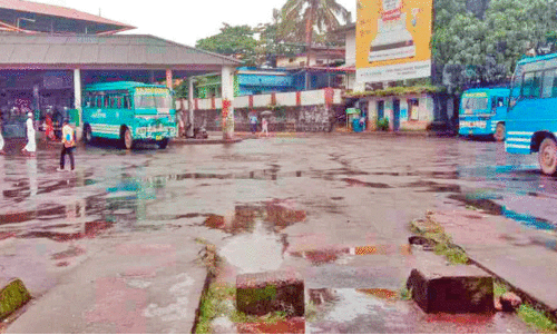 യാത്രക്കാർ കുറഞ്ഞു; സ്വകാര്യ  ബസ് തൊഴിലാളികൾ പ്രതിസന്ധിയിൽ
