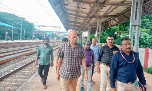 നീലേശ്വരം സ്റ്റേഷ​െന്റ രണ്ടാം പ്ലാറ്റ്ഫോം നീളം കൂട്ടാൻ നടപടികളാരംഭിച്ചു