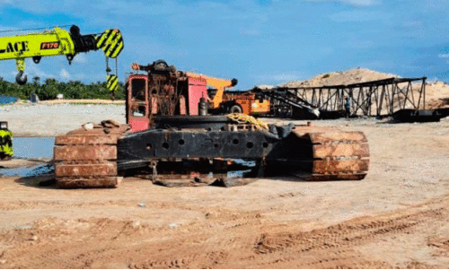 മുതലപ്പൊഴി തുറമുഖത്തിൽ അപകടകാരികളായ കല്ലുകൾ മാറ്റൽ പുനരാരംഭിക്കുന്നു