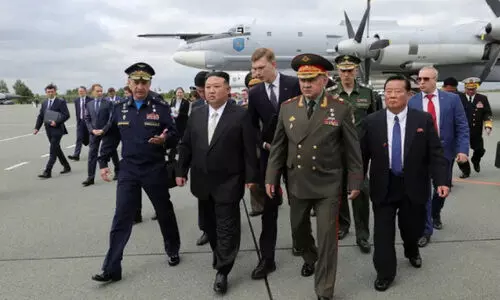 റഷ്യയിൽ ആയുധപ്പുരകൾ സന്ദർശിച്ച് കിം ജോങ് ഉൻ