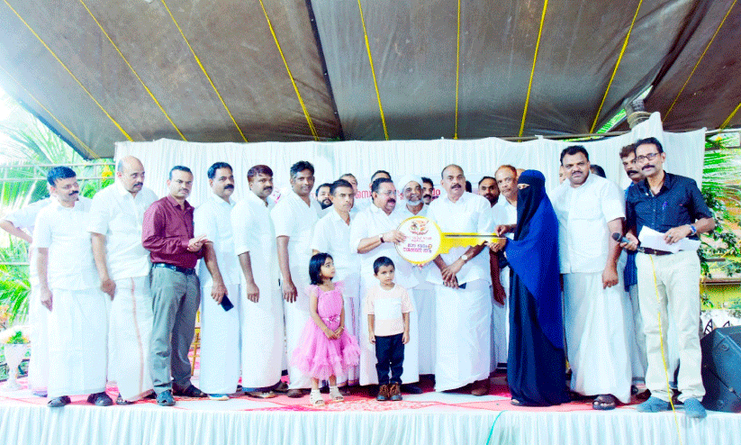 മാസ് റിലീഫ് സെൽ കണ്ണമംഗലം കൂട്ടായ്മ നിർമിച്ച വീടിന്റെ താക്കോൽ കൈമാറി മാസ് റിലീഫ് സെൽ കണ്ണമംഗലം കൂട്ടായ്മ നിർമിച്ച വീടിന്റെ താക്കോൽ കൈമാറി