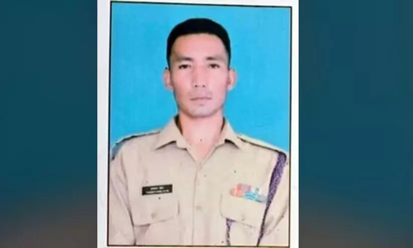 മണിപ്പൂരിൽ സൈനികനെ തട്ടിക്കൊണ്ടുപോയി കൊലപ്പെടുത്തി മണിപ്പൂരിൽ സൈനികനെ തട്ടിക്കൊണ്ടുപോയി കൊലപ്പെടുത്തി