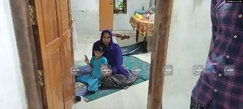 ജപ്തി ചെയ്ത വീടിന്റെ വാതില് തുറന്നു; സലീനക്ക് ഇനി സ്വസ്ഥമായുറങ്ങാം ജപ്തി ചെയ്ത വീടിന്റെ വാതില് തുറന്നു; സലീനക്ക് ഇനി സ്വസ്ഥമായുറങ്ങാം