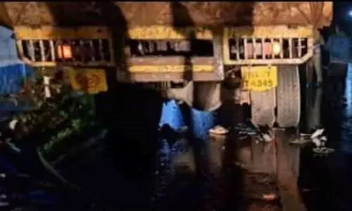 പത്തനംതിട്ടയിൽ നിർത്തിയിട്ടിരുന്ന ലോറിക്ക് പിന്നിൽ ബൈക്ക് ഇടിച്ച് രണ്ട് യുവാക്കൾ മരിച്ചു