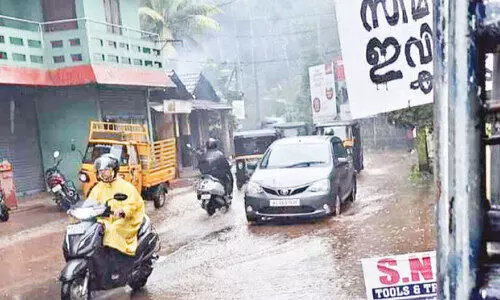 മീ​ന​ട​ത്തൂ​ർ റോ​ഡി​ലെ വെ​ള്ള​ക്കെ​ട്ട് വേണം, ശാ​ശ്വ​ത പ​രി​ഹാ​രം