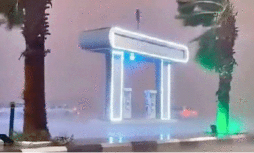 സൗ​ദി തെ​ക്കു​പ​ടി​ഞ്ഞാ​റ​ൻ മേ​ഖ​ല​യി​ൽ ശ​ക്ത​മാ​യ മ​ഴ​യും കാ​റ്റും