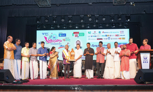 ശ്രീ​കു​മാ​ര​ൻ ത​മ്പി അ​ർ​ഹ​മാ​യ അം​ഗീ​കാ​ര​ങ്ങ​ൾ ല​ഭി​ക്കാ​ത്ത   മ​ഹാ​നാ​യ ക​ലാ​കാ​ര​ൻ -മ​ന്ത്രി സ​ജി ചെ​റി​യാ​ൻ