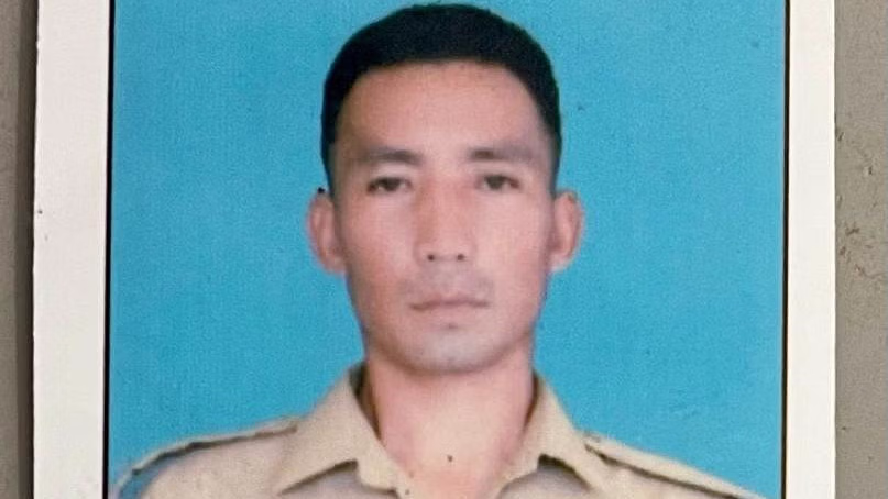 മണിപ്പൂരിൽ ആയുധധാരികൾ ഇന്ത്യൻ സൈനികനെ തട്ടിക്കൊണ്ടുപോയി കൊലപ്പെടുത്തി മണിപ്പൂരിൽ ആയുധധാരികൾ ഇന്ത്യൻ സൈനികനെ തട്ടിക്കൊണ്ടുപോയി കൊലപ്പെടുത്തി