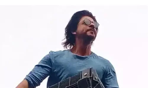 ഇന്ത്യയുടെ ഏഷ്യാ കപ്പ് വിജയവും ജവാന്റെ 800 കോടി നേട്ടവും ആരാധകർക്കൊപ്പം ആഘോഷിച്ച് കിങ് ഖാൻ