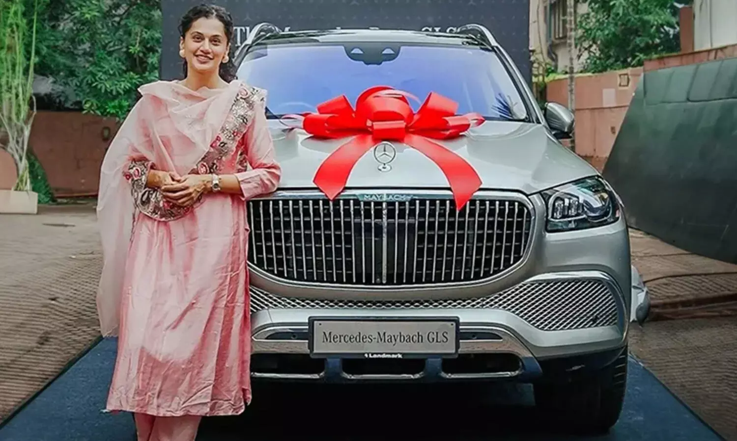 മെഴ്‌സിഡീസ് ആഡംബരം സ്വന്തമാക്കി തപ്‌സി പന്നു, മെയ്ബ ജി.എല്‍.എസ് 600 ഗാരേജിൽ