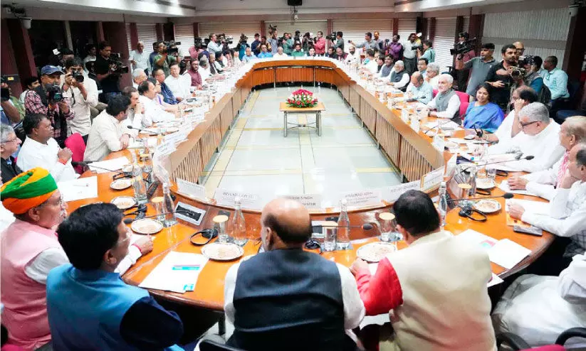 വനിത സംവരണ ബിൽ പാസാക്കണമെന്ന് പ്രതിപക്ഷം