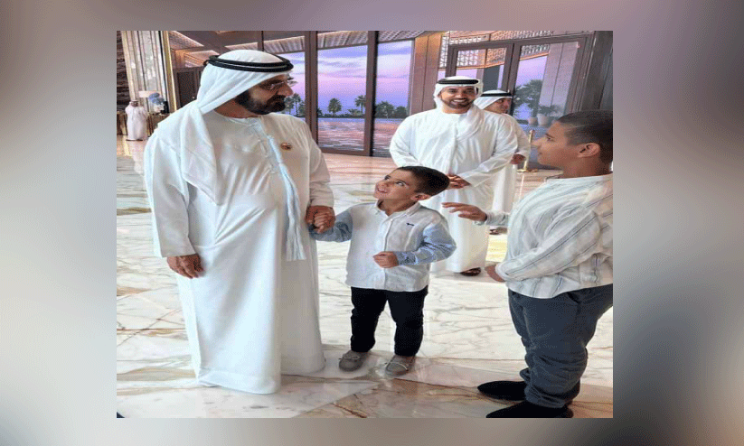 കു​ഞ്ഞു ബ​ദ്​​ർ ദു​ബൈ ക​ണ്ടു;    ശൈ​ഖ്​ മു​ഹ​മ്മ​ദി​ന്‍റെ ക​രം​പി​ടി​ച്ച്​