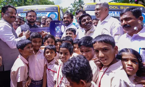 വാക്കുപാലിച്ച് എം.എ. യൂസുഫലി; പുതുപ്പള്ളി എറികാട് ഗവ. യു.പി സ്കൂളിന് സ്കൂൾ ബസുകളായി വാക്കുപാലിച്ച് എം.എ. യൂസുഫലി; പുതുപ്പള്ളി എറികാട് ഗവ. യു.പി സ്കൂളിന് സ്കൂൾ ബസുകളായി