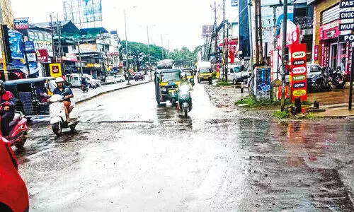 അടച്ച കുഴികള്‍ വീണ്ടും പഴയപടി; കൊണ്ടോട്ടി ബൈപാസില്‍ യാത്ര ദുരിതം തീരുന്നില്ല