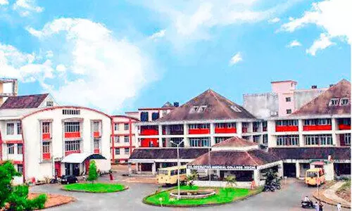 മെ​ഡി​ക്ക​ൽ കോ​ള​ജ് സൂ​പ്പ​ർ സ്‌​പെ​ഷാ​ലി​റ്റി ബ്ലോ​ക്കും കൊ​ച്ചി കാ​ൻ​സ​ർ സെ​ന്റ​റും പ്ര​വ​ർ​ത്ത​ന സ​ജ്ജ​മാ​കു​ന്നു