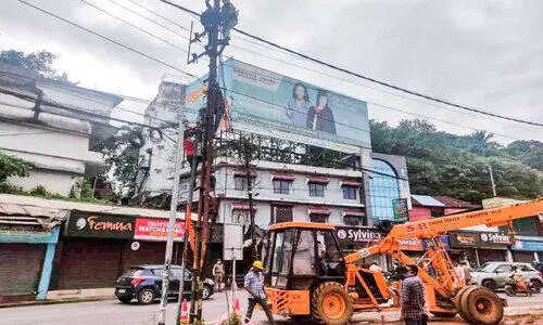 നഗരവികസനത്തിന് തടസ്സമായ പോസ്റ്റുകൾ നീക്കി നഗരവികസനത്തിന് തടസ്സമായ പോസ്റ്റുകൾ നീക്കി