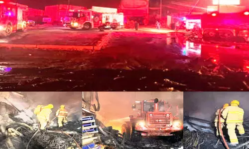 കെ​ട്ടി​ട​ത്തി​ന് തീ​പി​ടി​ച്ചു