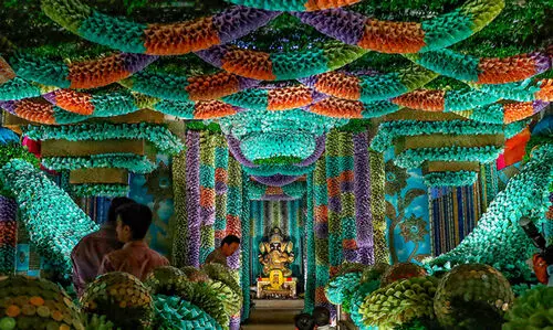 ഗണേശ ചതുർഥി: ക്ഷേത്രം അലങ്കരിക്കാൻ രണ്ട് കോടിയുടെ നോട്ടുകൾ, 70 ലക്ഷത്തിന്‍റെ നാണയങ്ങൾ! വിഡിയോ