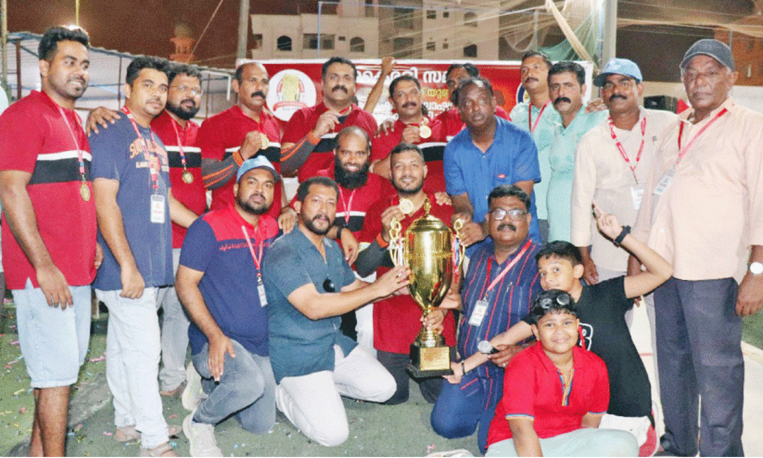 വ​ടം​വ​ലി    മ​ത്സ​രം:    എ​ൽ.​സി.​സി സ​ലാ​ല    ജേ​താ​ക്ക​ൾ