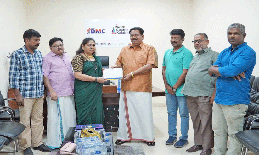 ചി​കി​ത്സ​സ​ഹാ​യം കൈ​മാ​റി