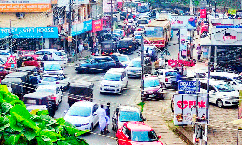 തൊടുപുഴയിലെ കുരുക്കഴിക്കും