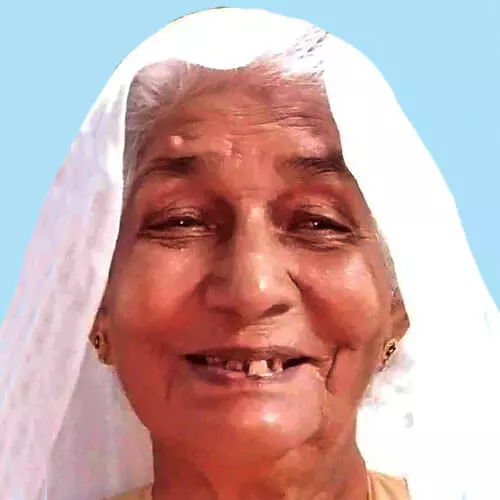 ആ​മി​ന ഉ​മ്മ