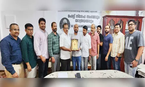 റി​യാ​ക്ക​ത്ത് അ​ബ്ദു​ല്ല​ക്ക് യാ​ത്ര​യ​യ​പ്പ് ന​ൽ​കി