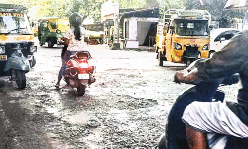 ചെട്ടിപ്പടി-കടലുണ്ടിക്കടവ് റോഡ് നവീകരണം ചെട്ടിപ്പടി-കടലുണ്ടിക്കടവ് റോഡ് നവീകരണം