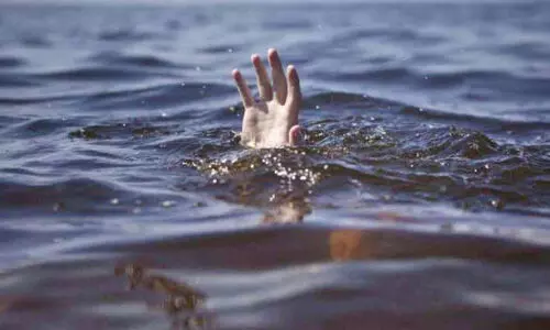 സ​ഞ്ചാ​ര​ബോ​ട്ട് മു​ങ്ങി: അ​പ​ക​ട​ത്തി​ലാ​യ​വ​രെ ര‍ക്ഷ​പ്പെ​ടു​ത്തി സ്വ​ദേ​ശി യു​വാ​വ്