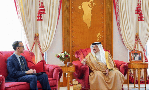 യു.​എ​സ്​ അം​ബാ​സ​ഡ​റെ    ഹ​മ​ദ്​ രാ​ജാ​വ്​ സ്വീ​ക​രി​ച്ചു