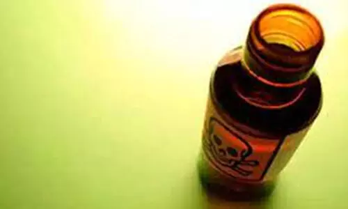 പ്രണയം പരസ്യമായി; പതിനാലുകാരിക്കൊപ്പം 34കാരനും വിഷം കഴിച്ചു; ഇരുവരും ചികിത്സയിൽ