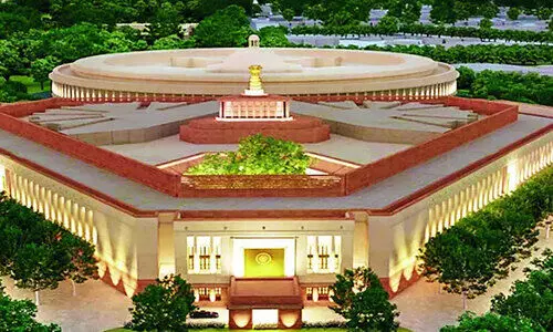 പഴയ വീറോടെ പുതിയ മന്ദിരത്തിൽ