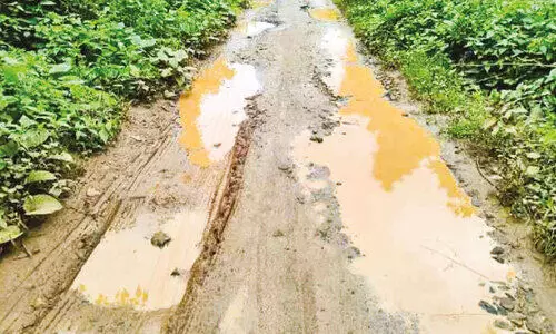 മാറിപ്പോകരുത്  കുളമല്ല, റോഡാണ്...