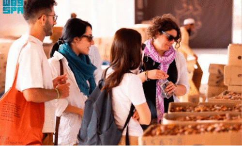 വിദേശ സഞ്ചാരികളെ ആകർഷിച്ച് അൽഉലയിലെ ഈത്തപ്പഴ ലേലം വിദേശ സഞ്ചാരികളെ ആകർഷിച്ച് അൽഉലയിലെ ഈത്തപ്പഴ ലേലം