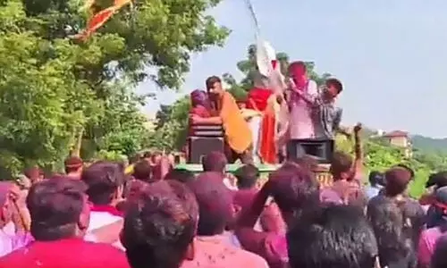 ഗണേശ വിഗ്രഹ ഘോഷയാത്രക്കിടെ വൈദ്യുതാഘാതം; വിദ്യാർഥി മരിച്ചു, 4 പേർക്ക് ഗുരുതര പരിക്ക്