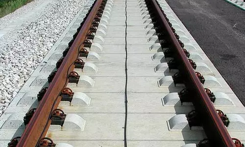 കൂലി കിട്ടാത്തതിന് റെയിൽവേ ട്രാക്കിൽ ‘കാവിക്കൊടി’ പ്രകടനം: ബിഹാർ സ്വദേശി അറസ്റ്റിൽ