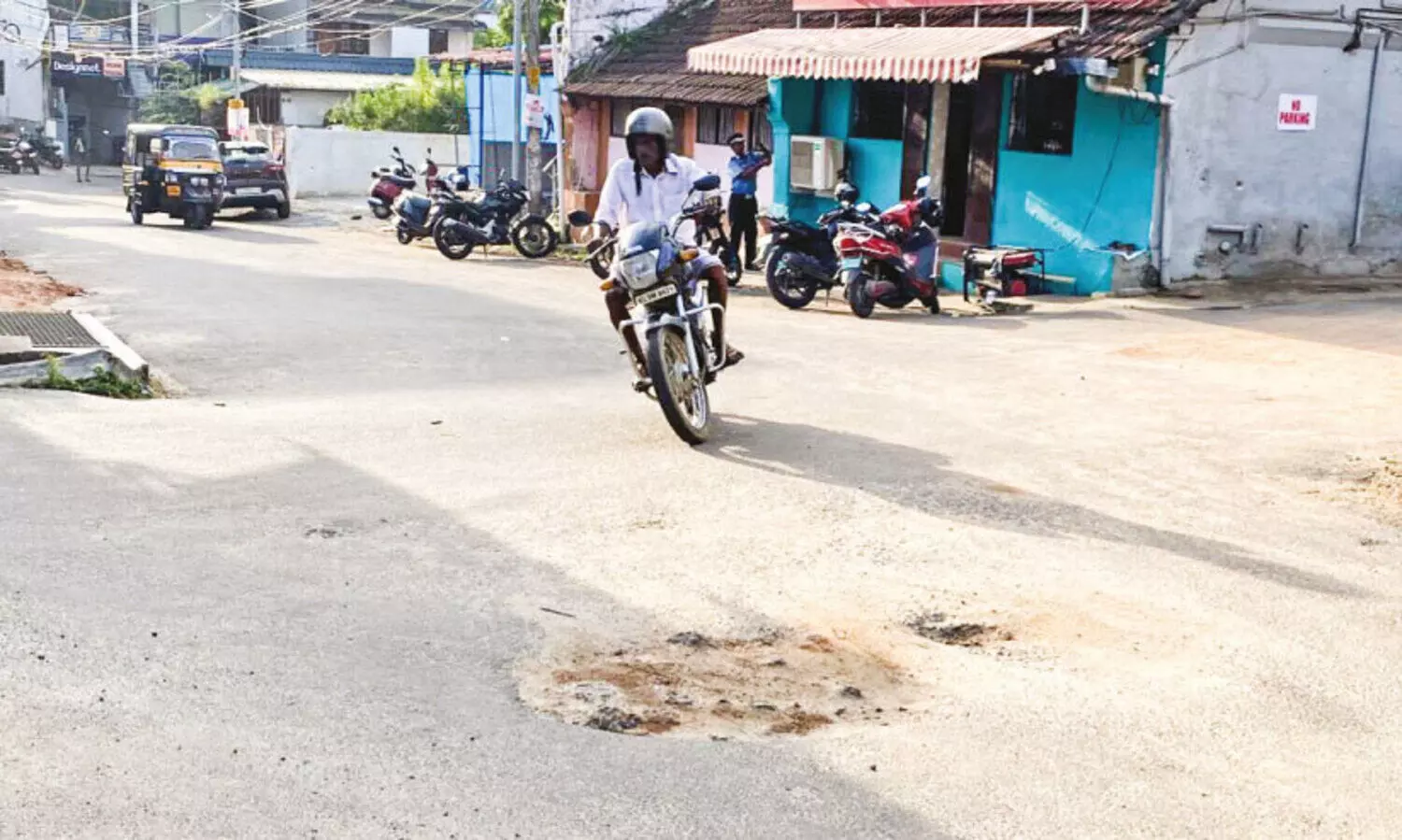 ടാറിങ്ങും അറ്റകുറ്റപ്പണികളും പൂർത്തിയായിട്ട് മാസങ്ങൾ; നഗരപാതകളിലെ ദുരിതത്തിന് കുറവില്ല