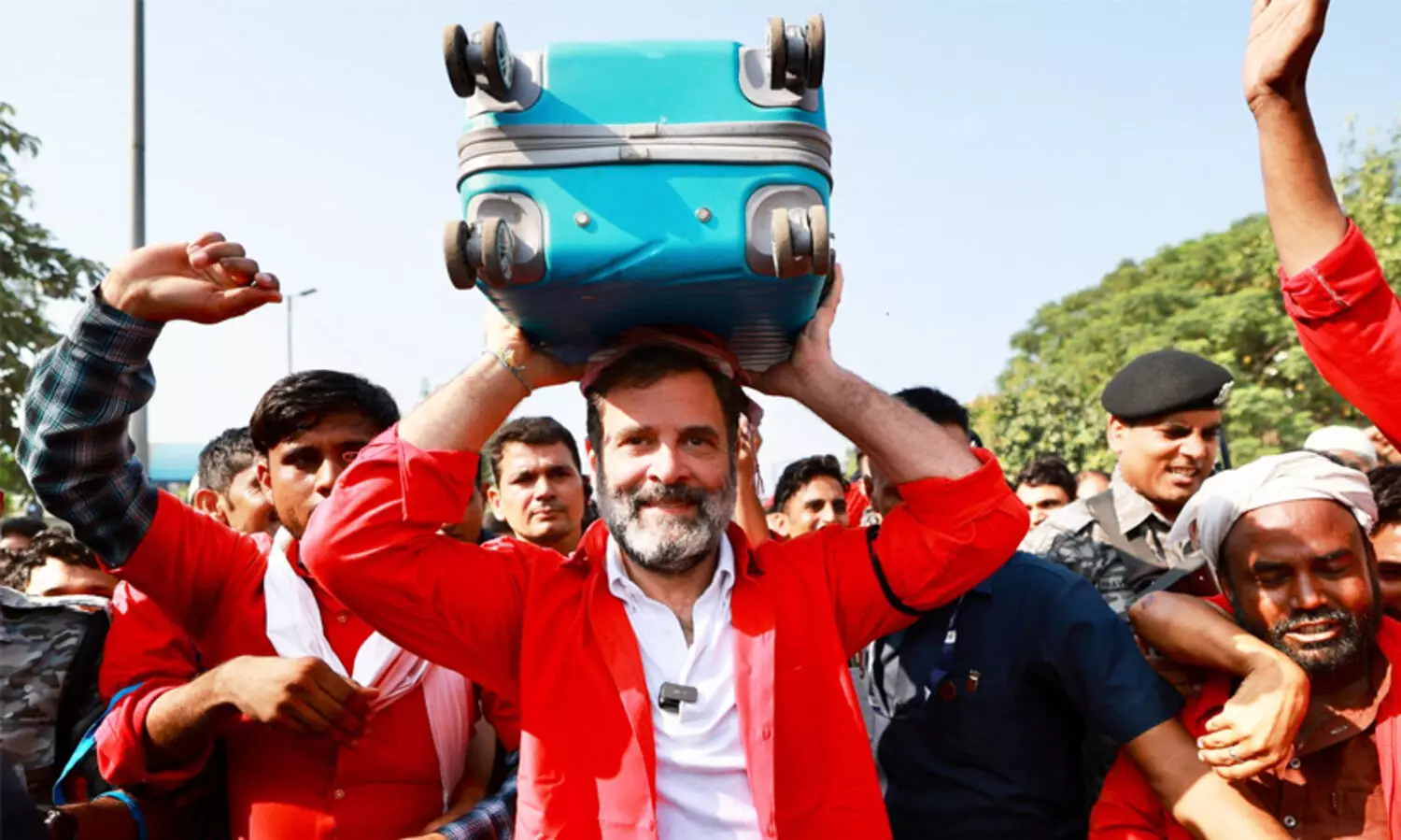 Rahul Gandhi with Railway porters