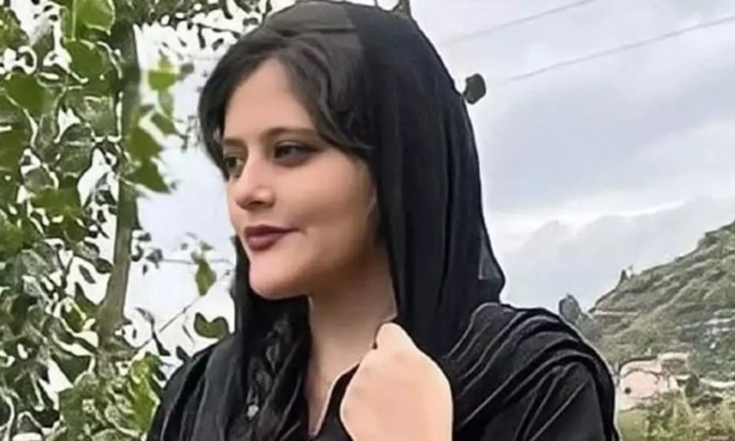 ശിരോവസ്ത്ര നിയമം കർശനമാക്കി ഇറാൻ; മഹ്‌സ അമിനി കൊല്ലപ്പെട്ട് ഒരു വർഷമാകുമ്പോഴാണ് പരിഷ്കാരം