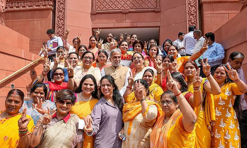 രാജ്യസഭ ഗാലറിയിൽ ബി.ജെ.പി കൊണ്ടുവന്ന സന്ദർശകർ ‘മോദി സിന്ദാബാദ്’ വിളിച്ചു;  പ്രക്ഷുബ്ധം