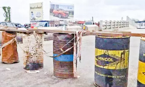 തുറന്നും അടച്ചും തുറന്നും തിരൂർ റെയിൽവേ മേൽപാലം