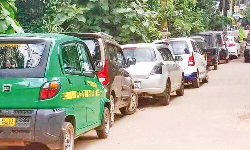 കണ്ണിയംപുറത്ത് അനധികൃത പാർക്കിങ്; 20 വാഹനങ്ങൾക്കെതിരെ നടപടി