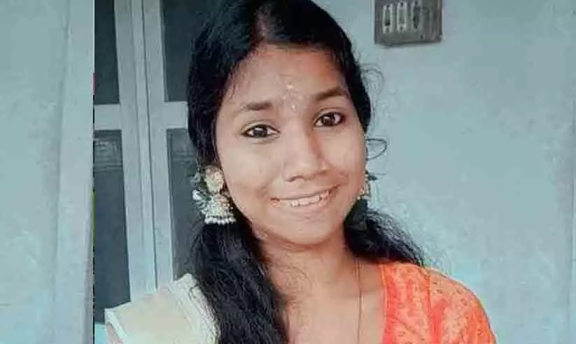 ബൈക്ക് മറിഞ്ഞ് പരിക്കേറ്റ നഴ്സിങ് വിദ്യാർഥി മരിച്ചു ബൈക്ക് മറിഞ്ഞ് പരിക്കേറ്റ നഴ്സിങ് വിദ്യാർഥി മരിച്ചു